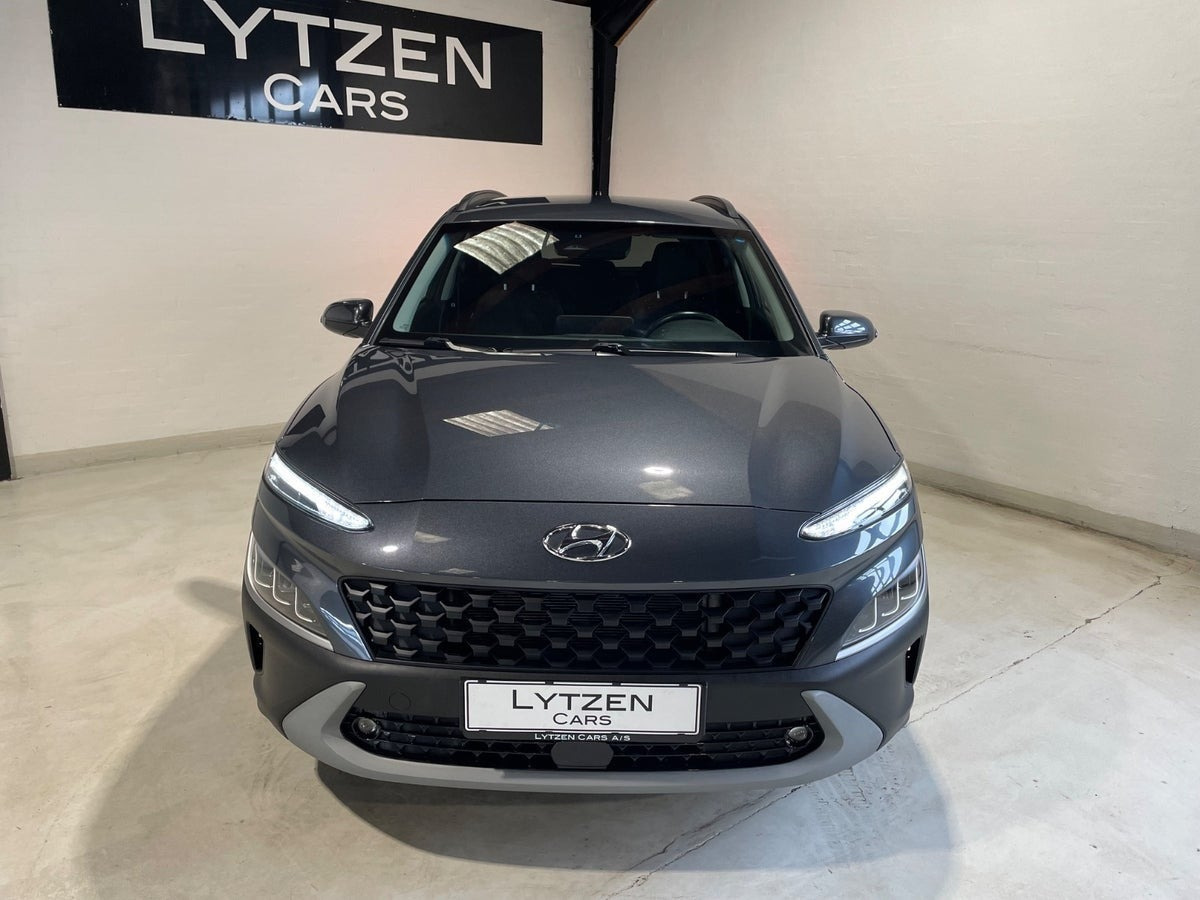 Grå Hyundai Kona fra 2021