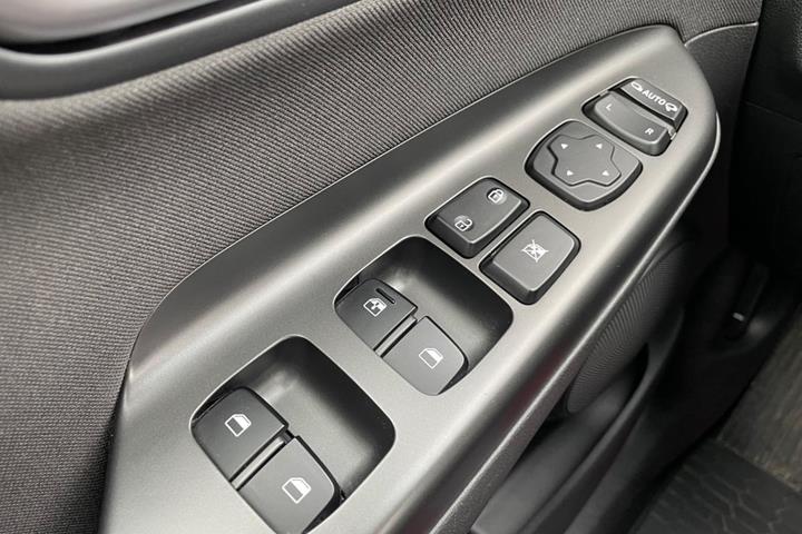 Grå Hyundai Kona fra 2021