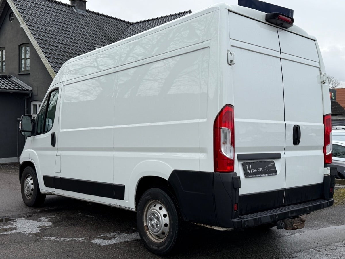 Hvid Peugeot Boxer 335 fra 2019