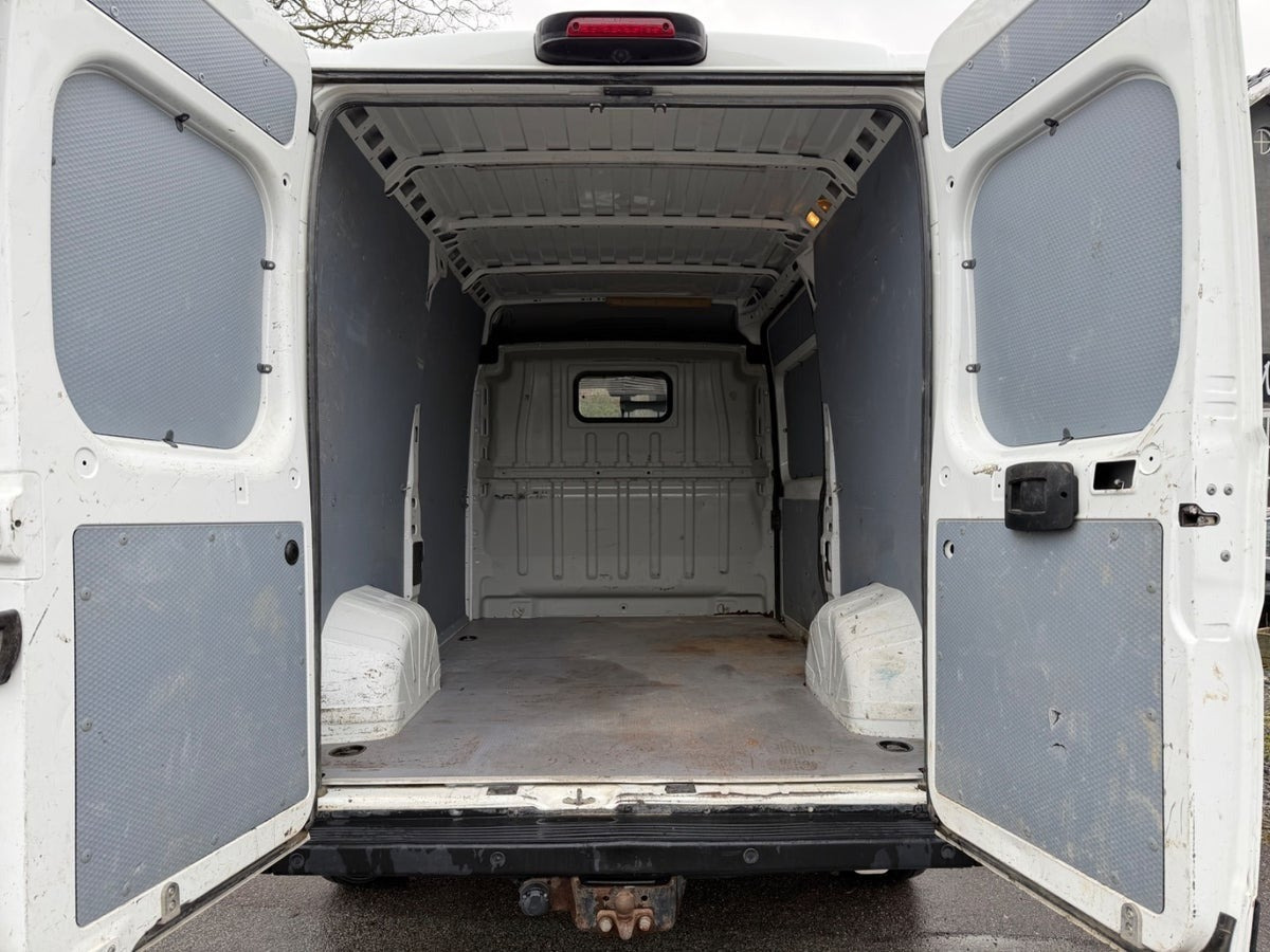 Hvid Peugeot Boxer 335 fra 2019