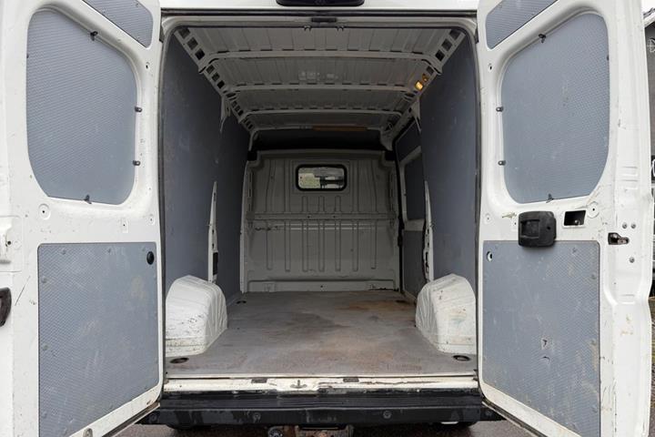 Hvid Peugeot Boxer 335 fra 2019