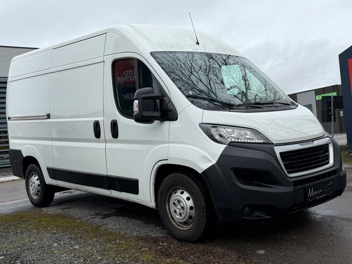 Hvid Peugeot Boxer 335 fra 2019