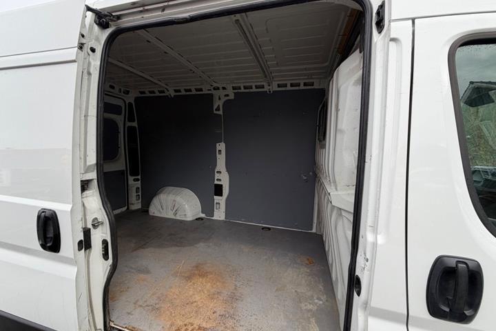 Hvid Peugeot Boxer 335 fra 2019