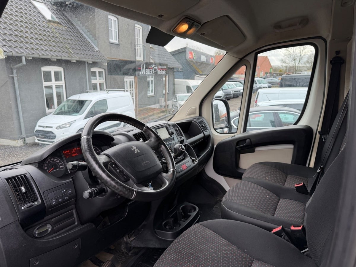 Hvid Peugeot Boxer 335 fra 2019