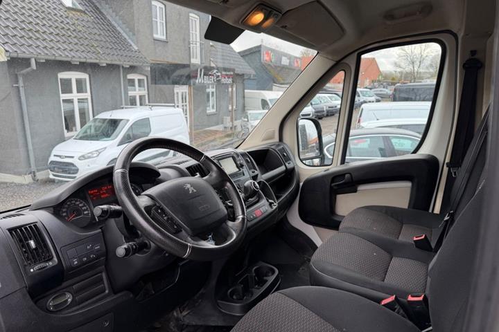 Hvid Peugeot Boxer 335 fra 2019