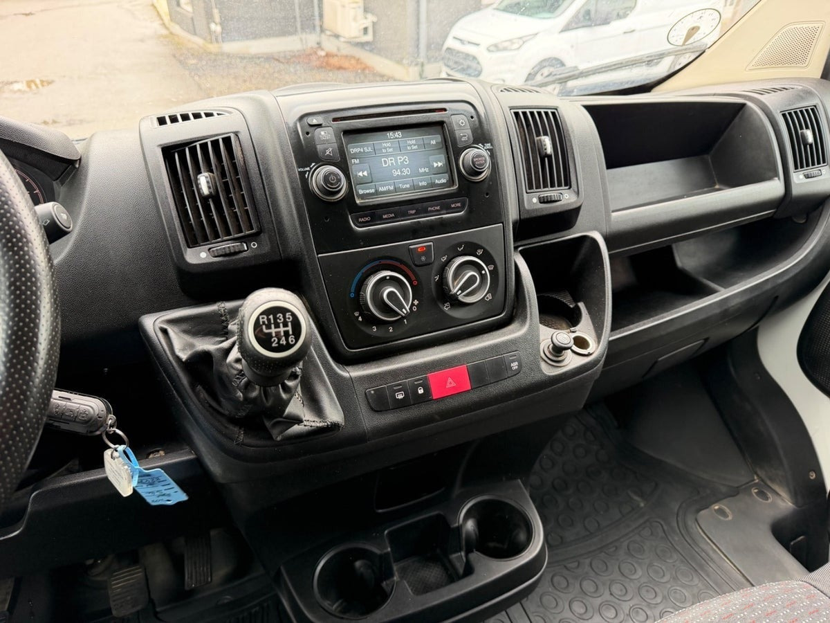 Hvid Peugeot Boxer 335 fra 2019