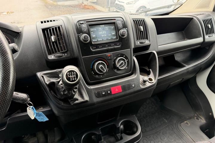 Hvid Peugeot Boxer 335 fra 2019