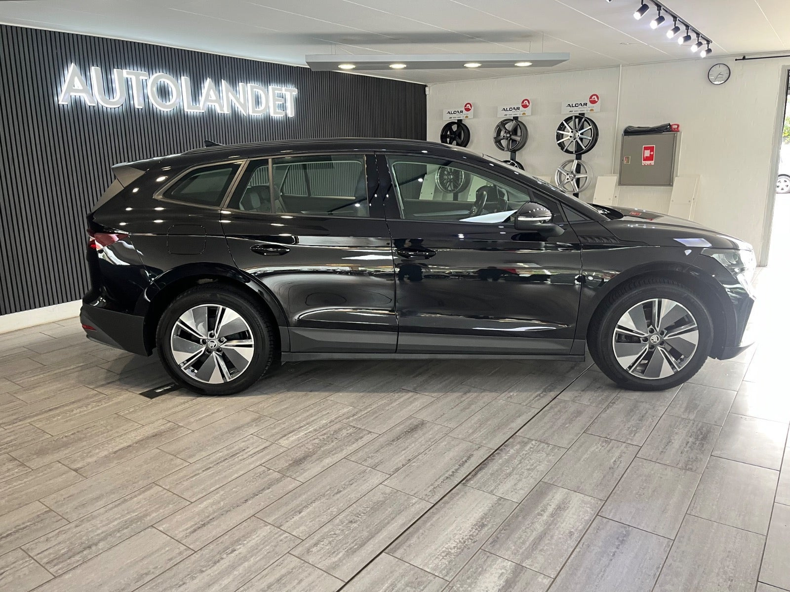 Sort Skoda Enyaq fra 2023