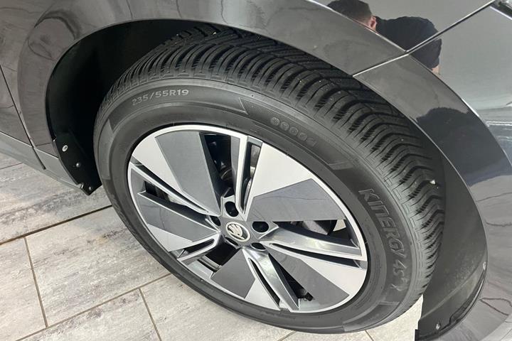 Sort Skoda Enyaq fra 2023