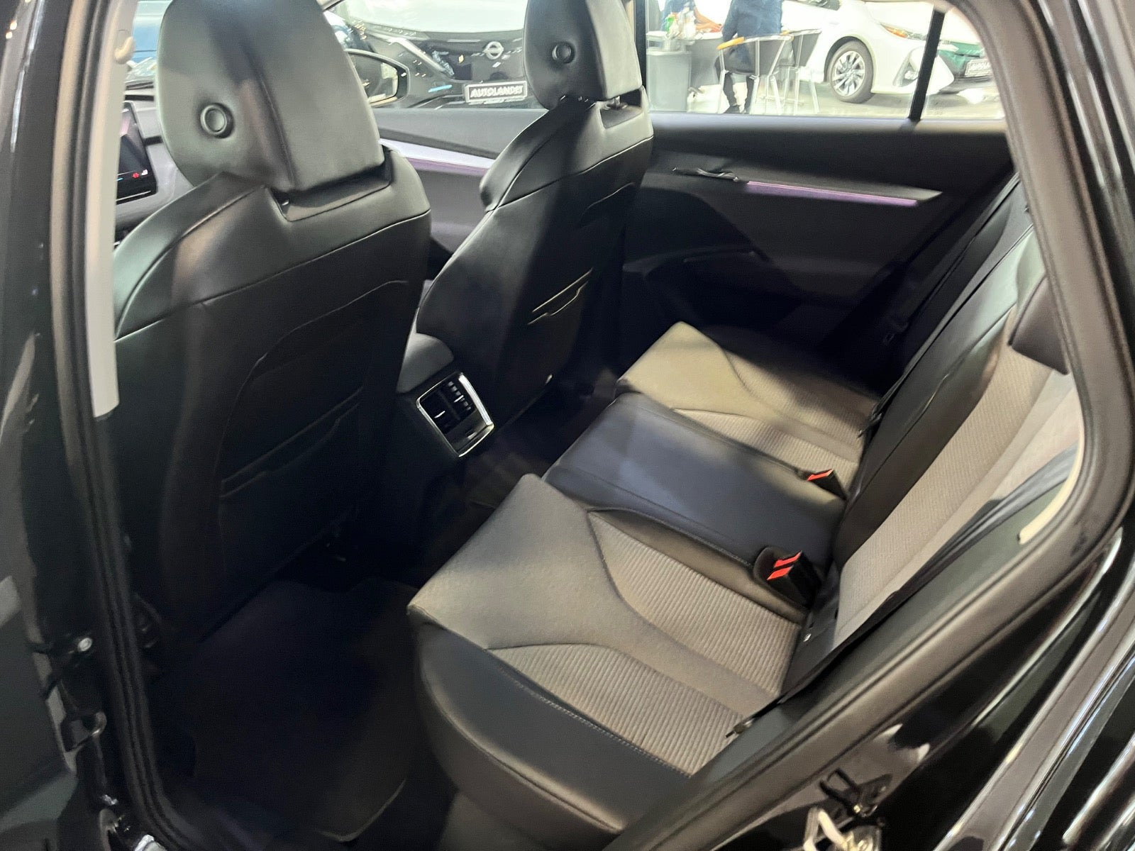 Sort Skoda Enyaq fra 2023