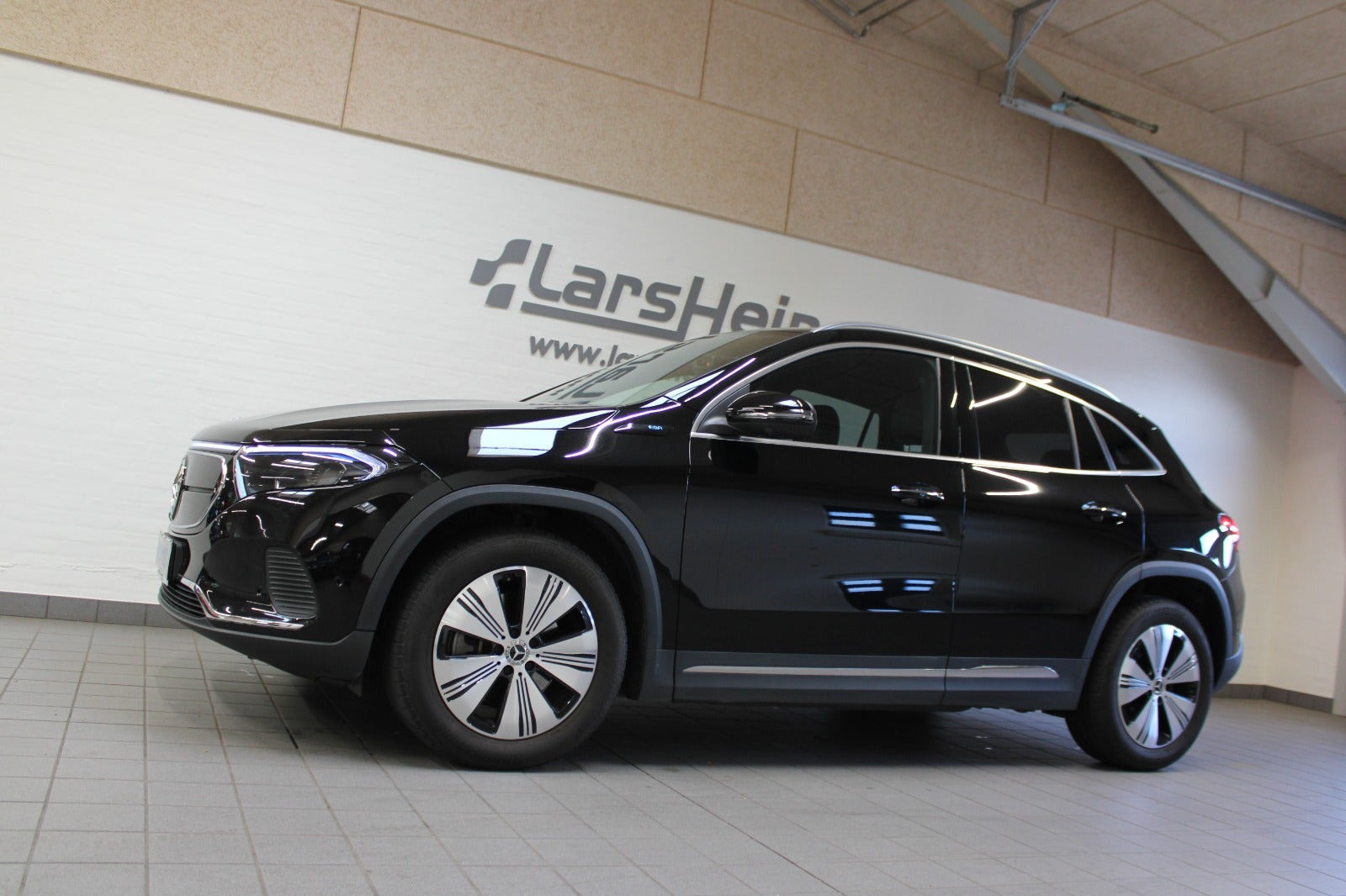 Sort Mercedes EQA250+ fra 2023