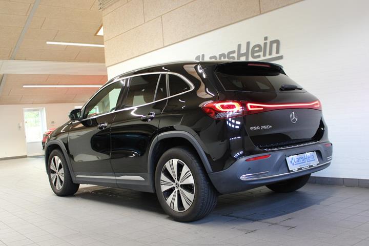 Sort Mercedes EQA250+ fra 2023