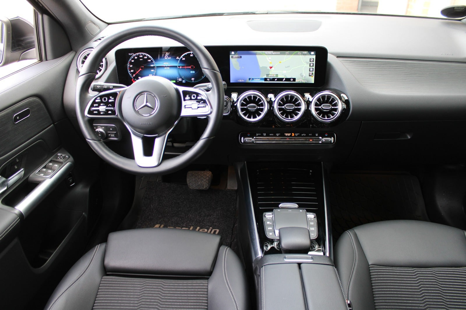 Sort Mercedes EQA250+ fra 2023