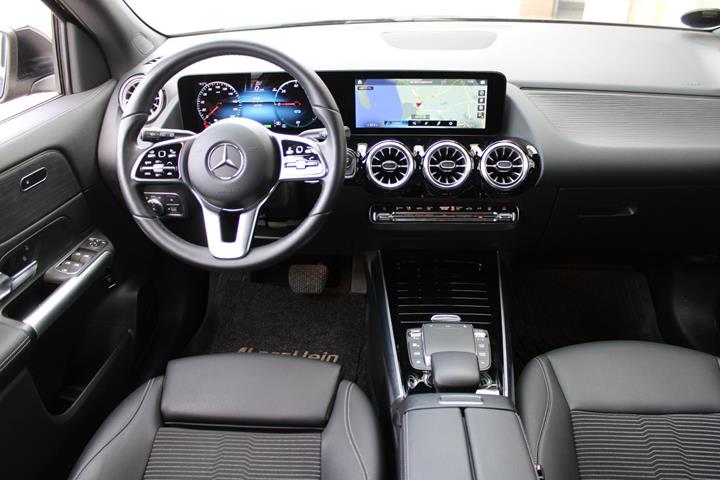 Sort Mercedes EQA250+ fra 2023