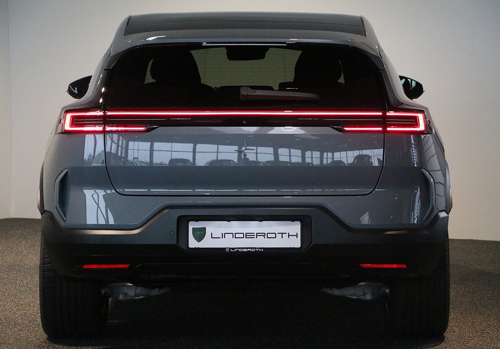 Grå Polestar 3 fra 2025