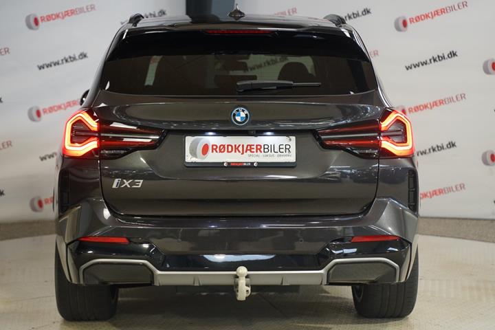 Grå BMW iX3 fra 2023