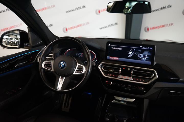 Grå BMW iX3 fra 2023