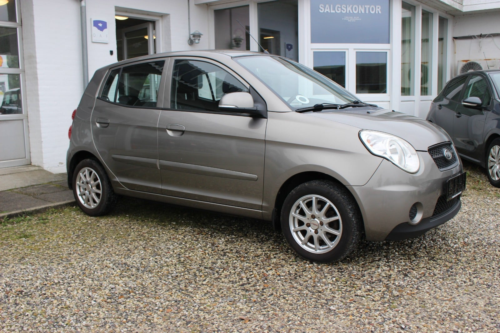Grå Kia Picanto fra 2010