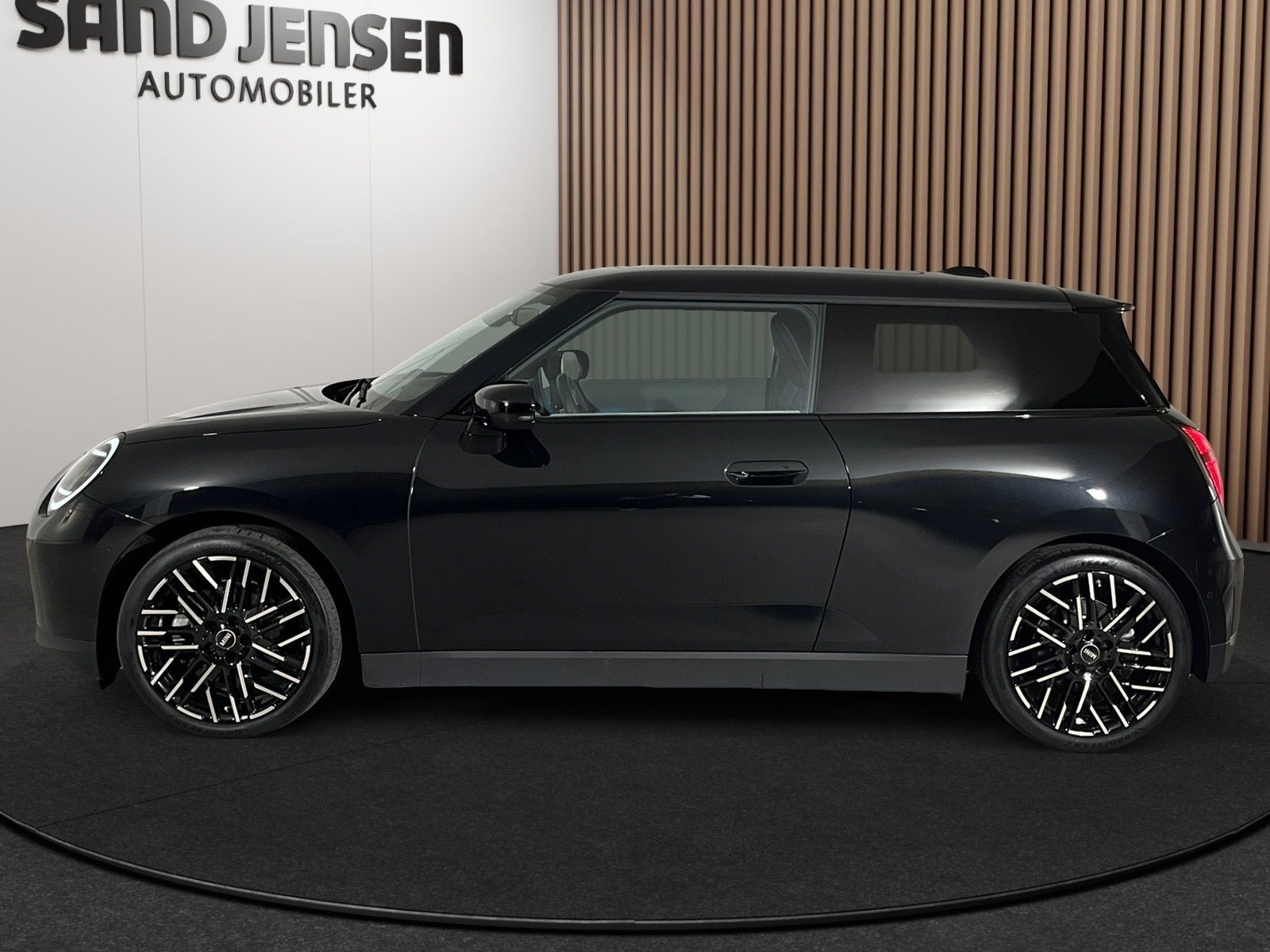 Sort Mini Cooper SE fra 2024