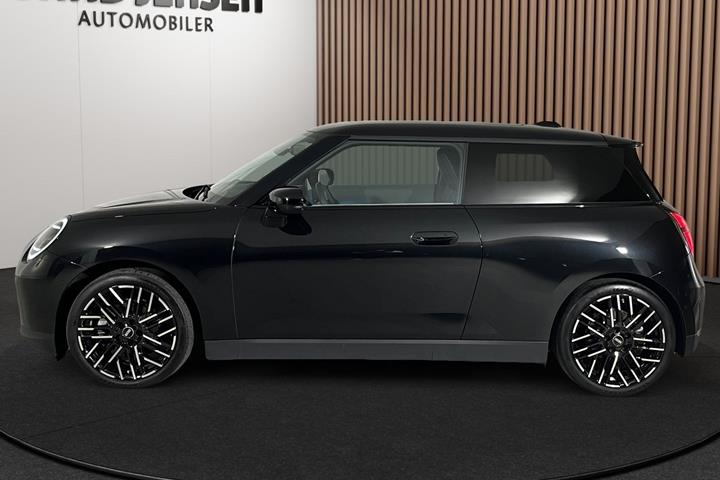 Sort Mini Cooper SE fra 2024