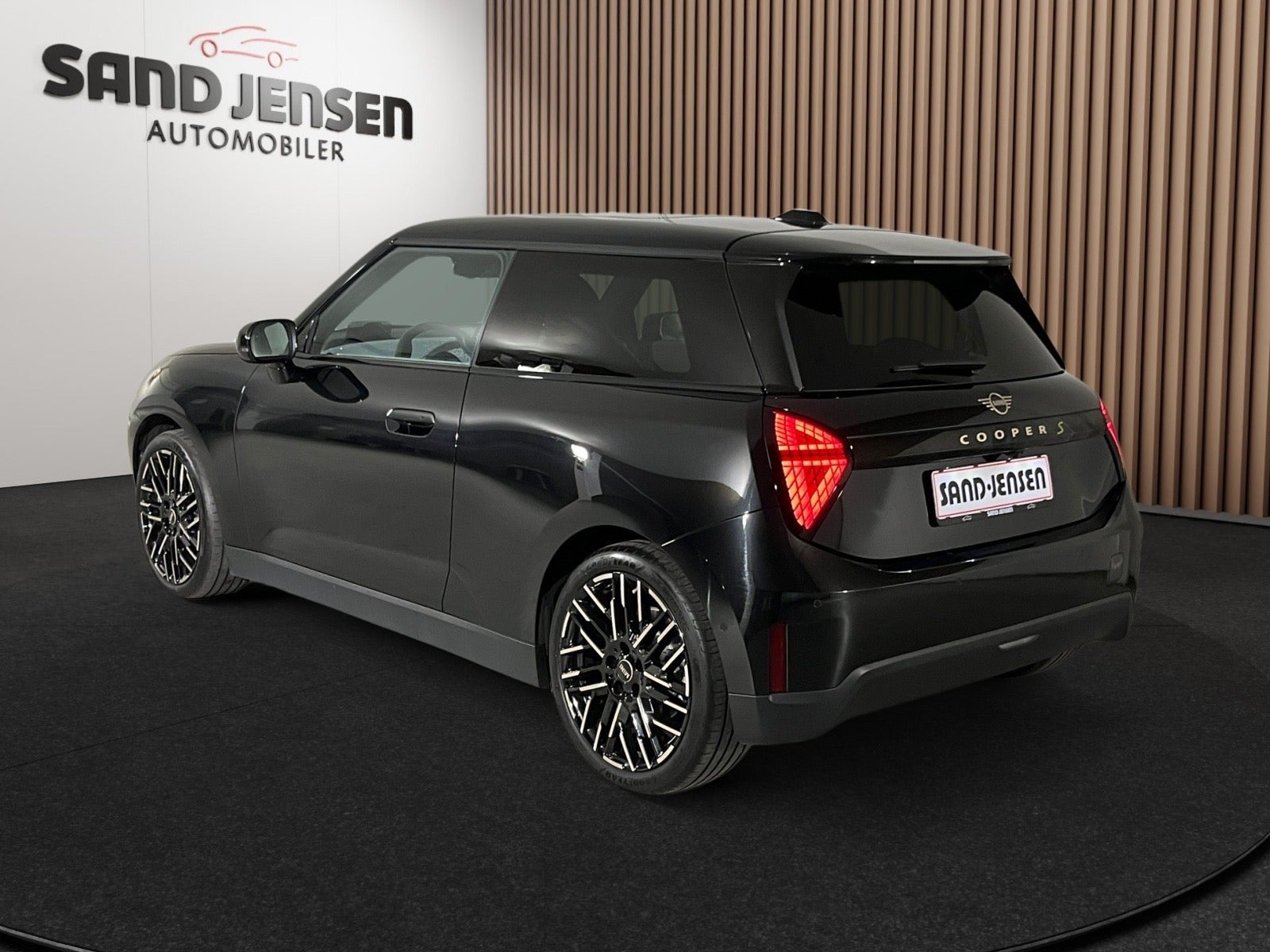 Sort Mini Cooper SE fra 2024