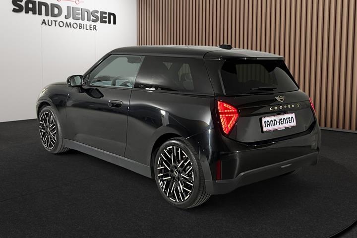 Sort Mini Cooper SE fra 2024