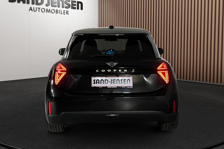 Sort Mini Cooper SE fra 2024