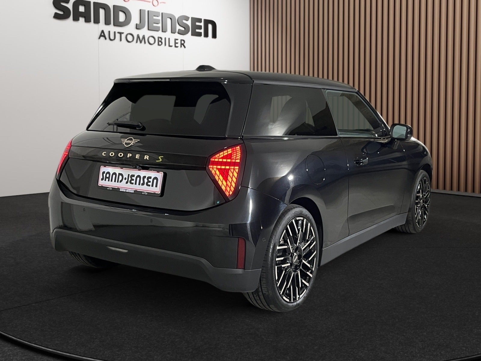 Sort Mini Cooper SE fra 2024