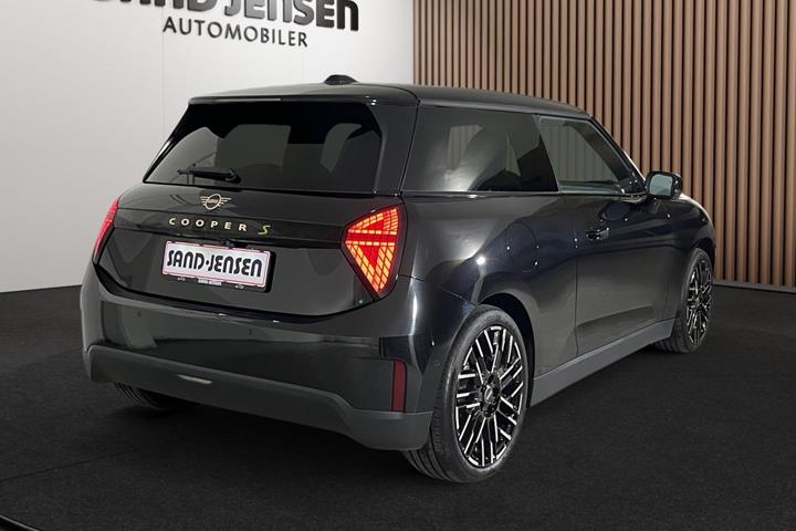 Sort Mini Cooper SE fra 2024