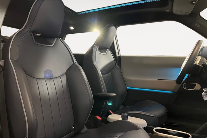 Sort Mini Cooper SE fra 2024