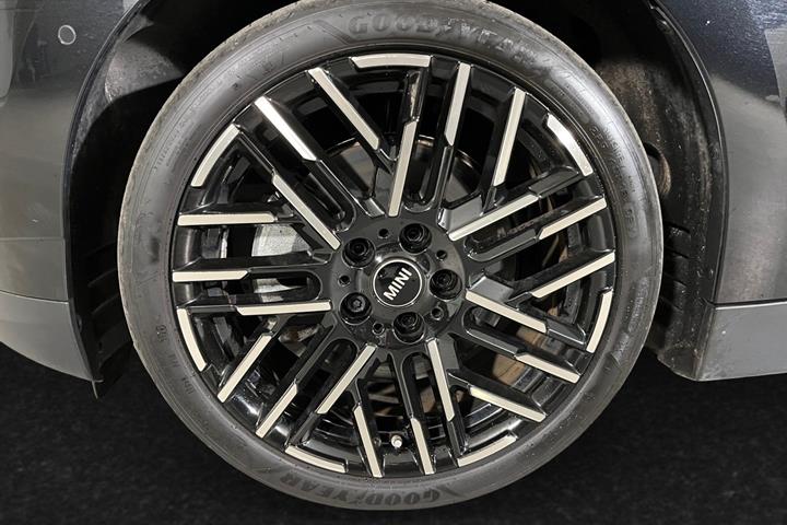 Sort Mini Cooper SE fra 2024
