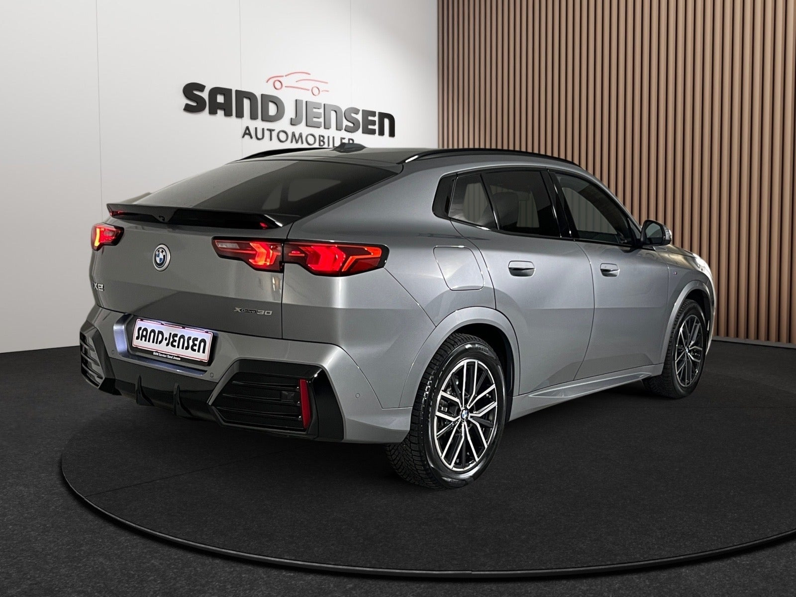 Grå BMW iX2 fra 2025