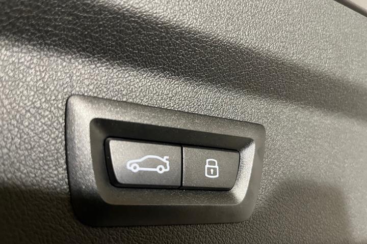 Grå BMW iX2 fra 2025