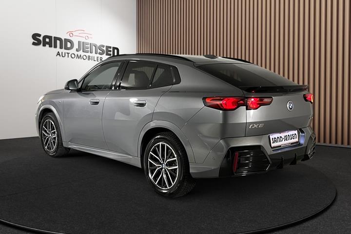 Grå BMW iX2 fra 2025