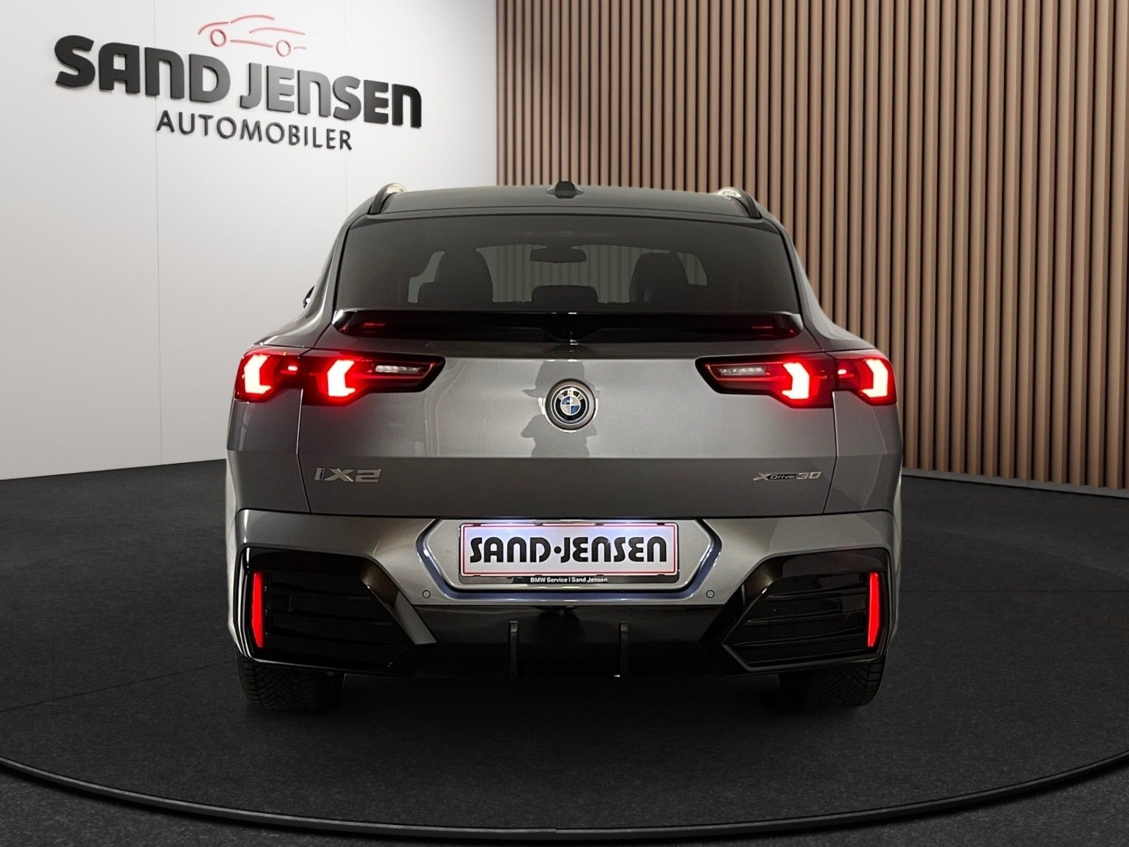 Grå BMW iX2 fra 2025