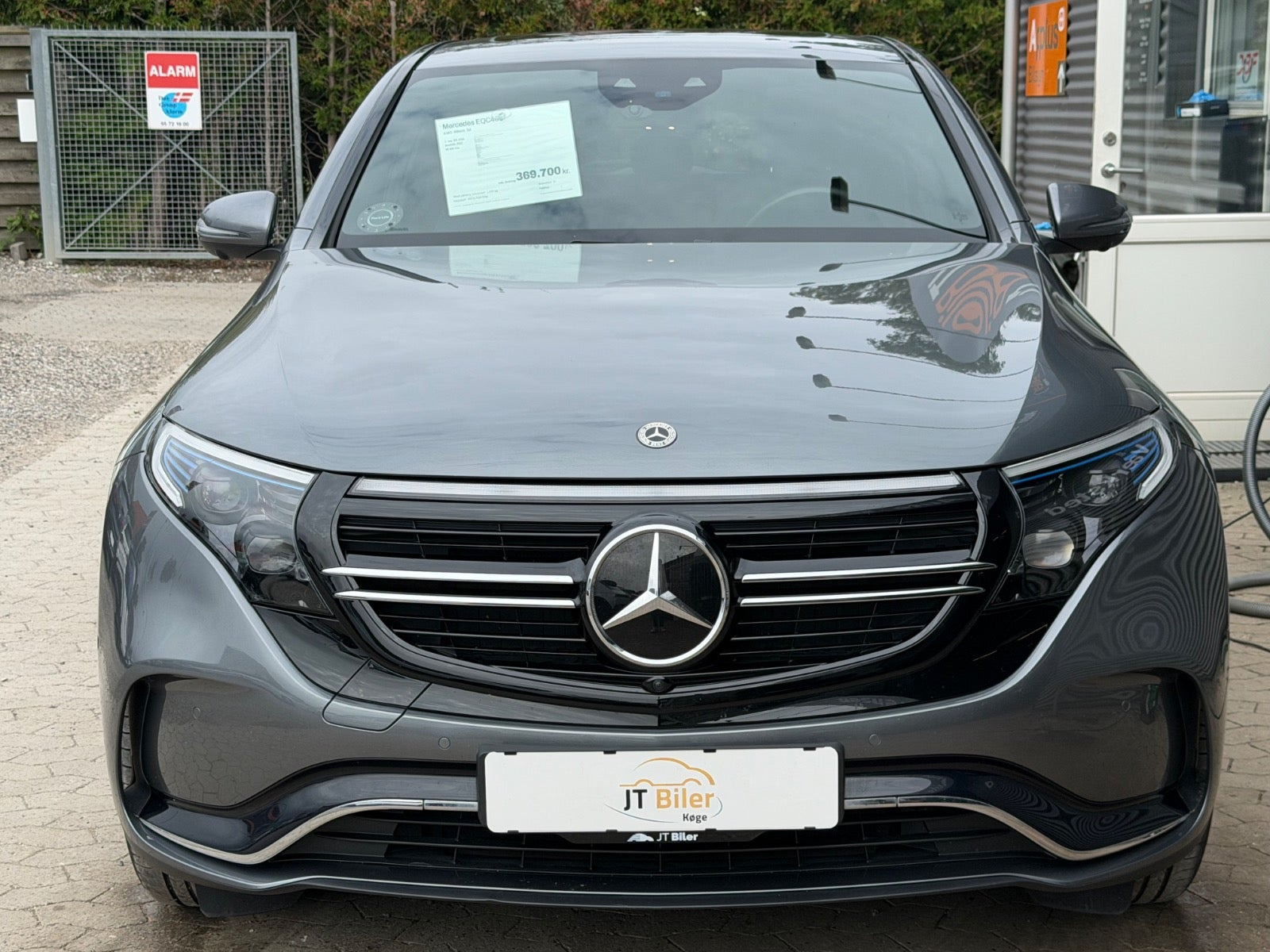 Grå Mercedes EQC400 fra 2022