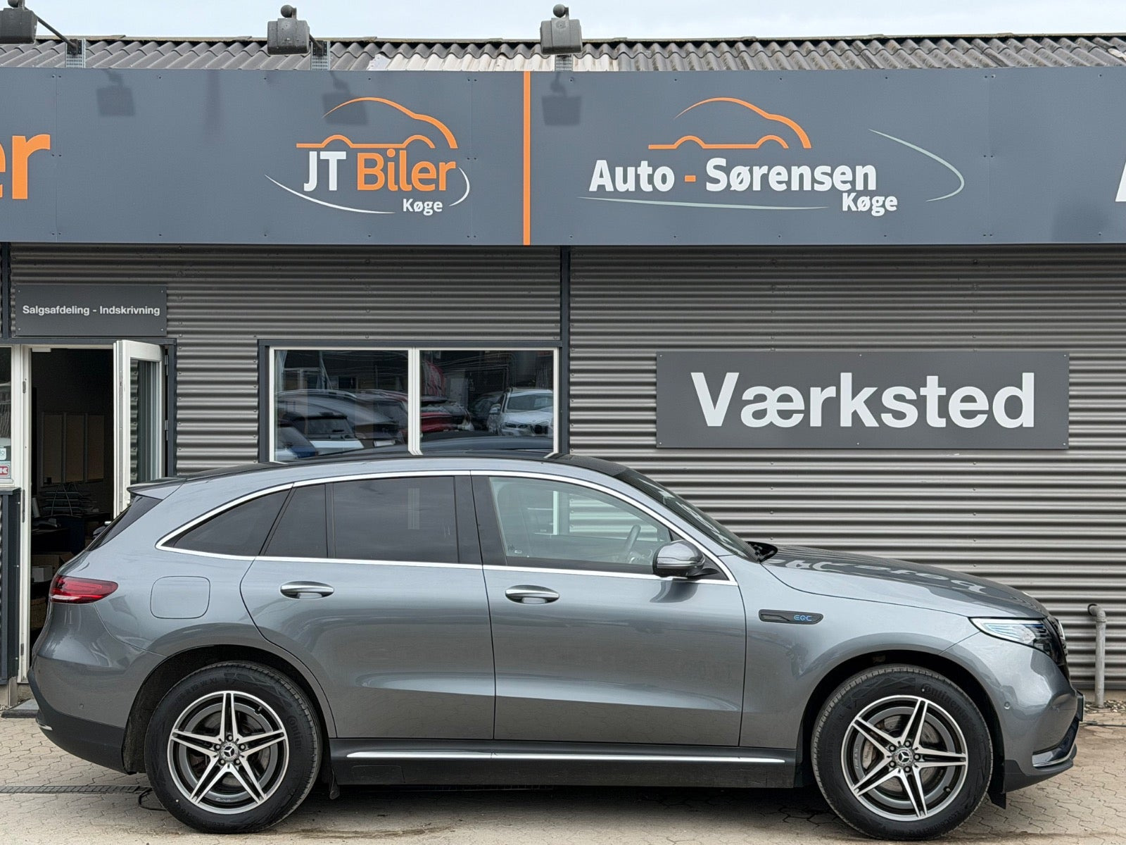 Grå Mercedes EQC400 fra 2022