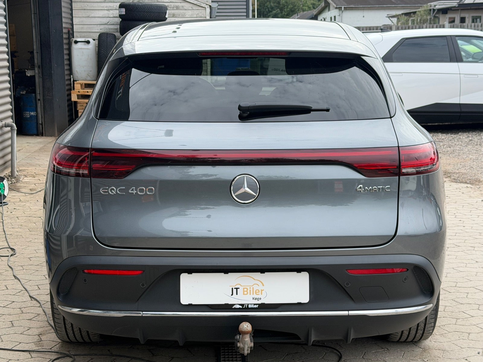 Grå Mercedes EQC400 fra 2022
