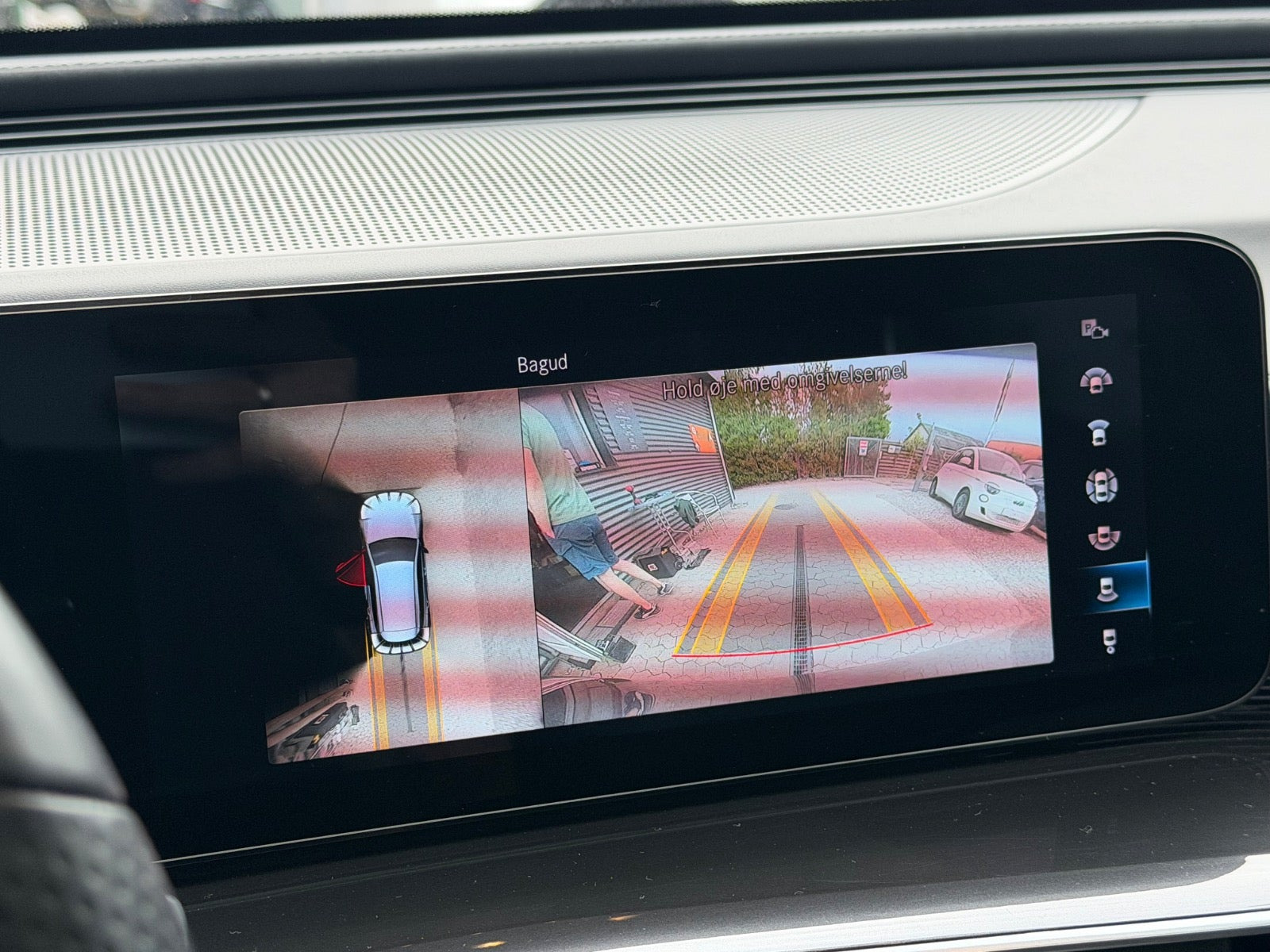 Grå Mercedes EQC400 fra 2022