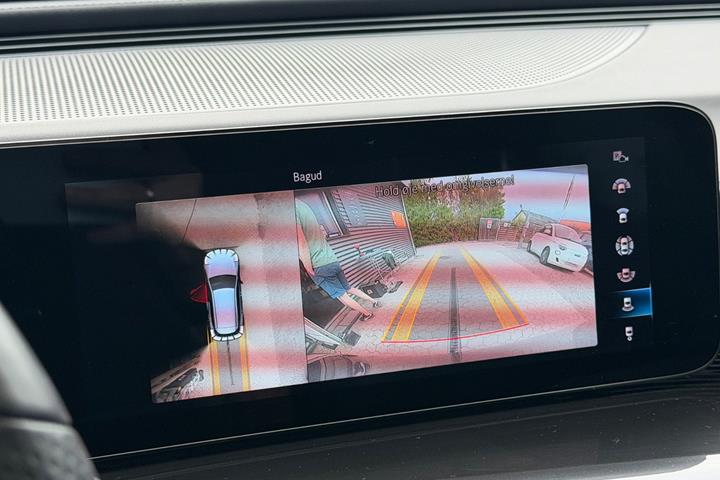 Grå Mercedes EQC400 fra 2022