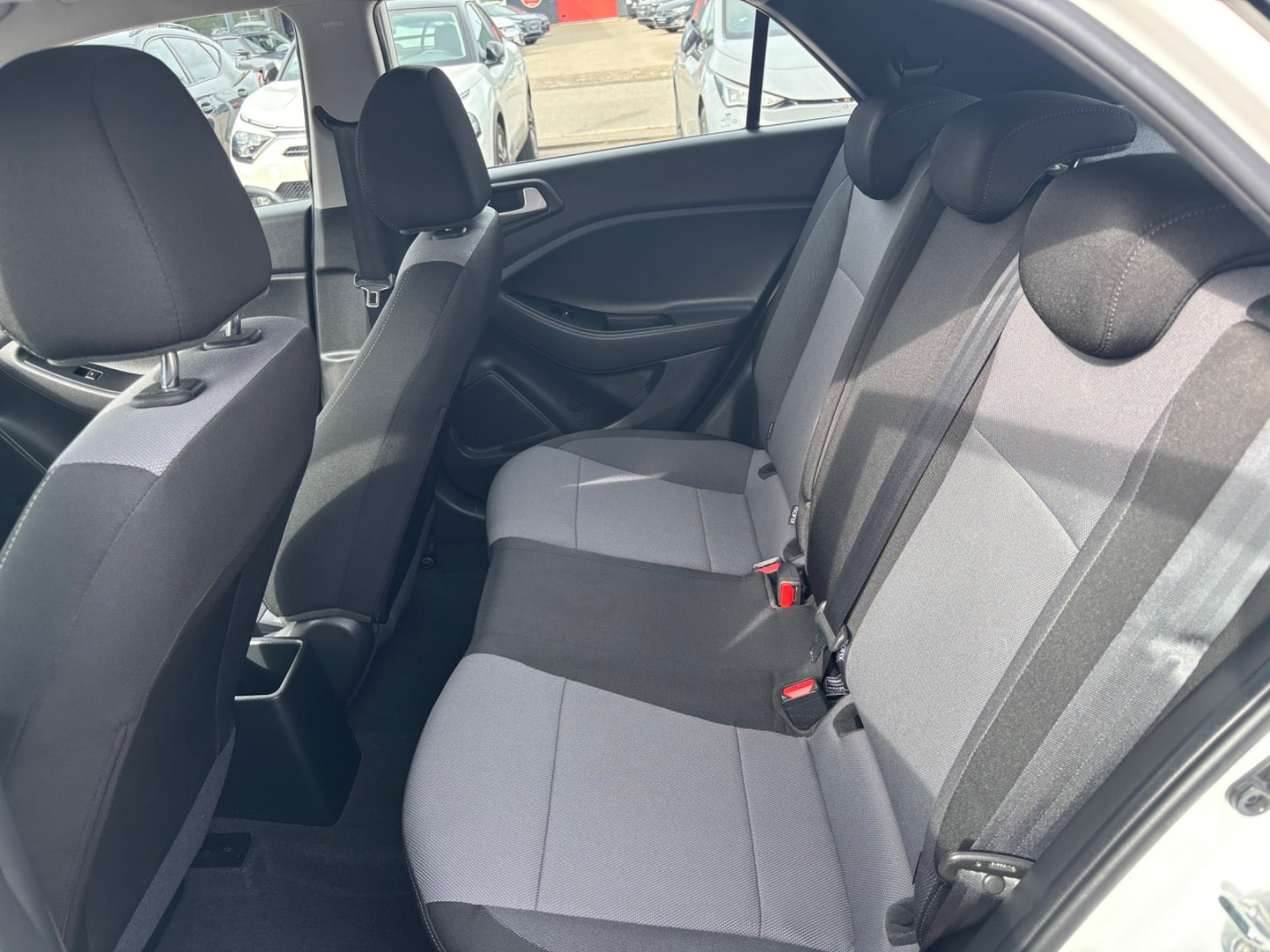 Hvid Hyundai i20 fra 2019