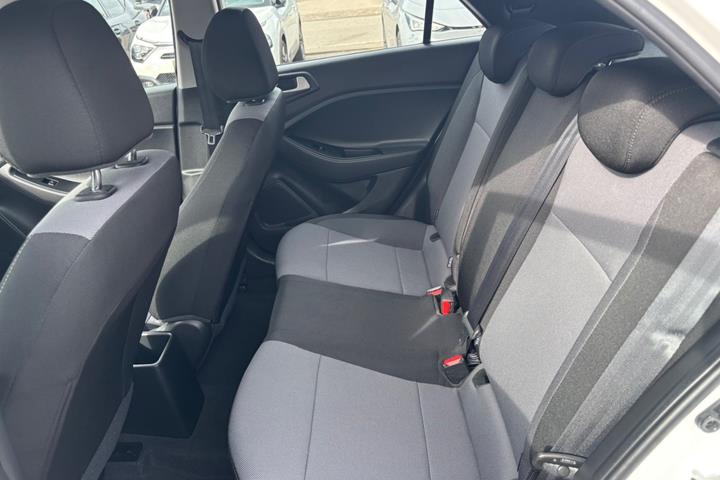 Hvid Hyundai i20 fra 2019