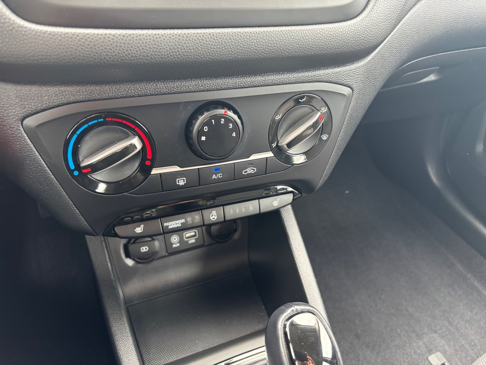 Hvid Hyundai i20 fra 2019
