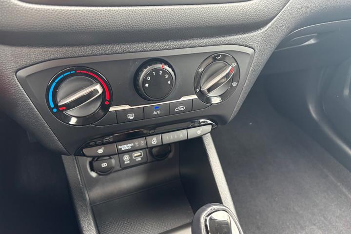 Hvid Hyundai i20 fra 2019