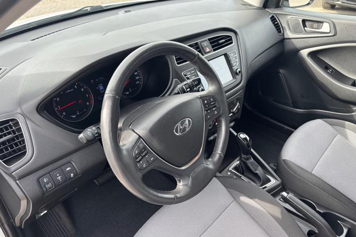 Hvid Hyundai i20 fra 2019