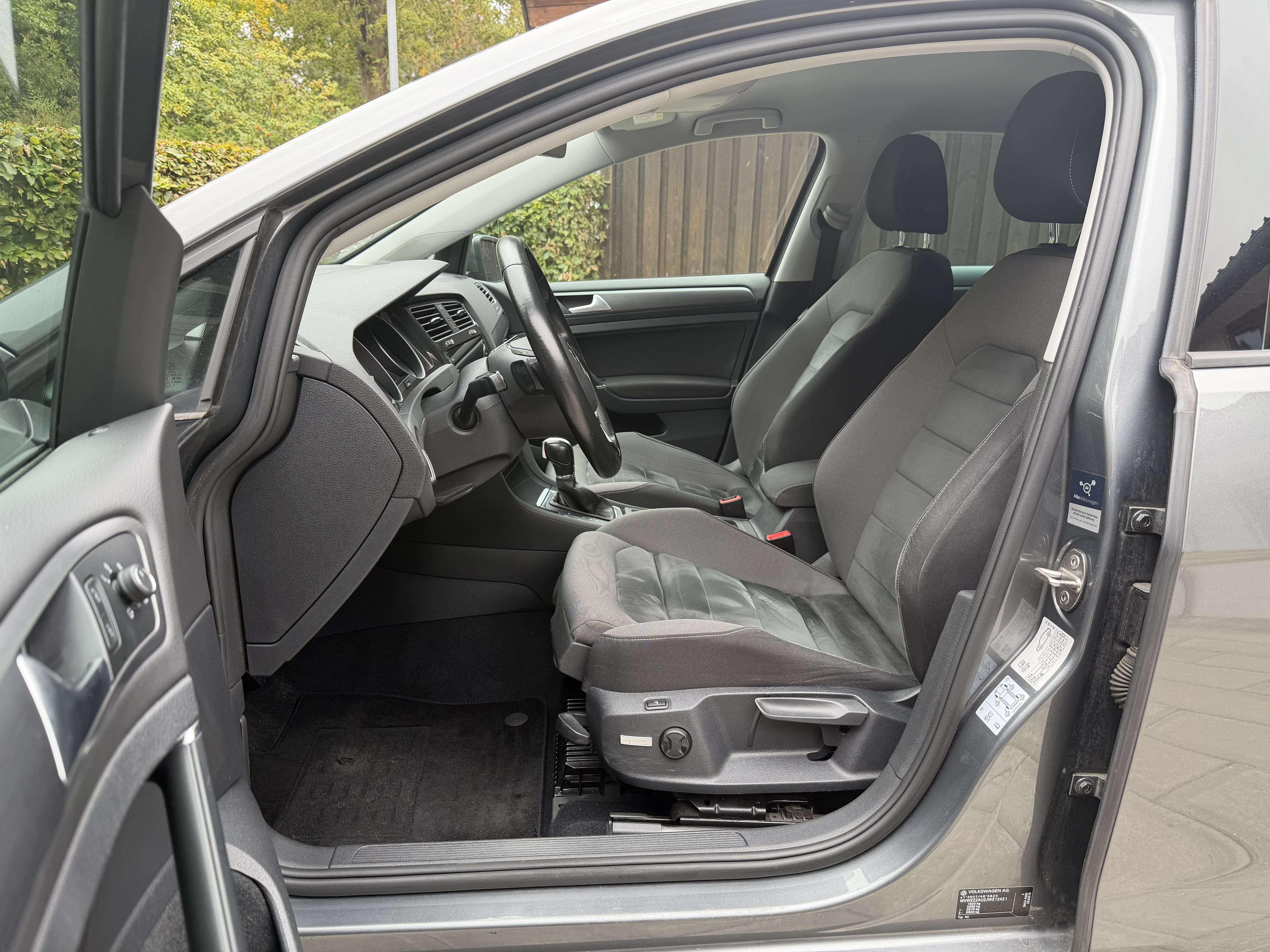 Grå VW Golf VII fra 2018