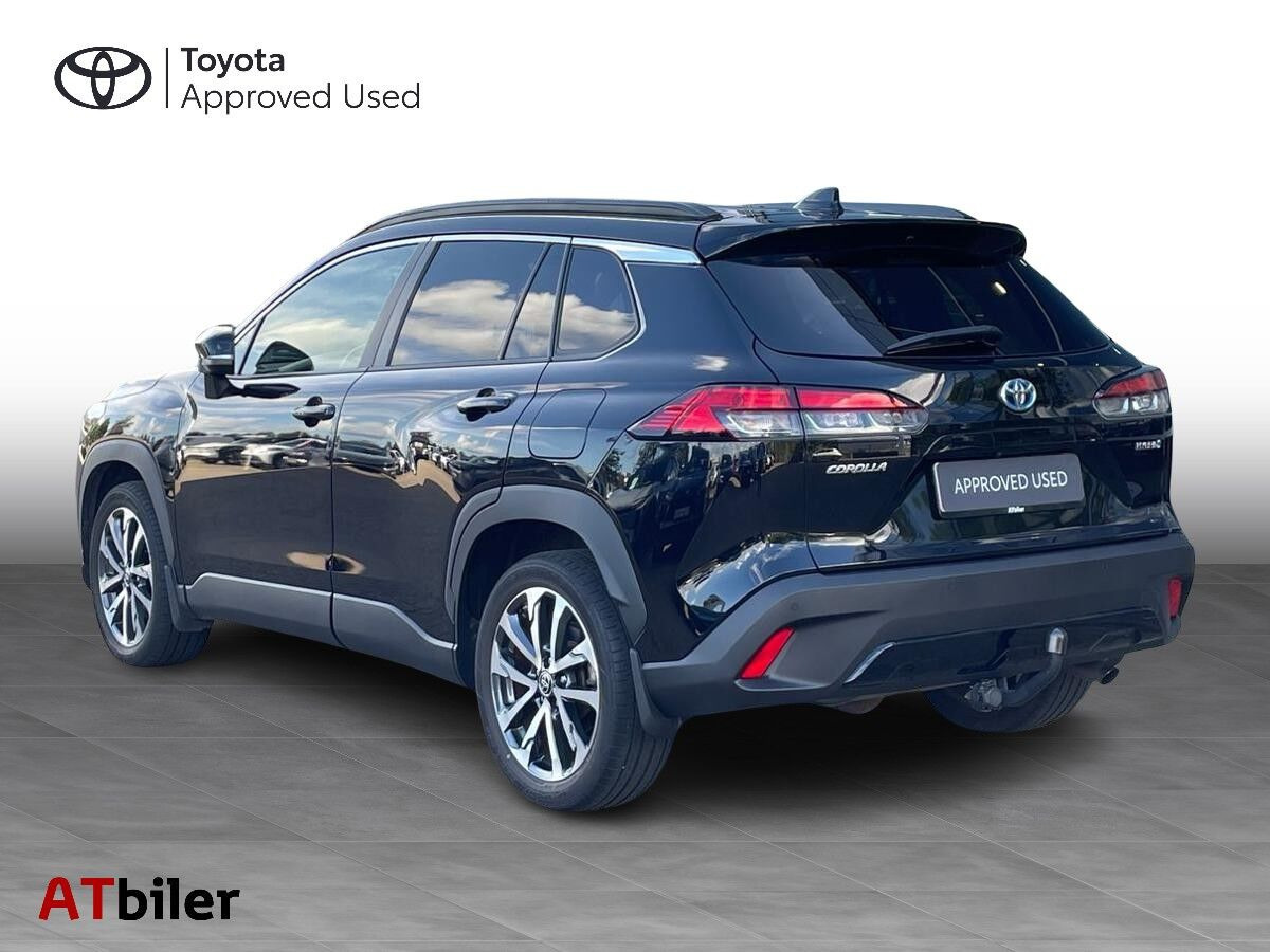 Sort Toyota Corolla Cross fra 2023