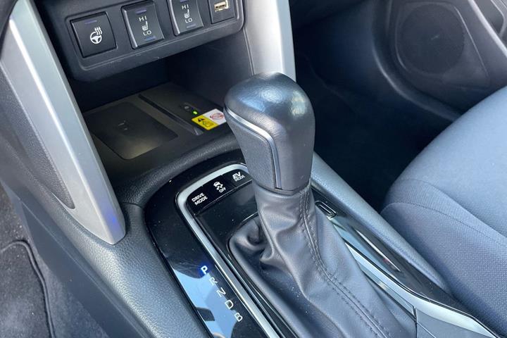 Sort Toyota Corolla Cross fra 2023
