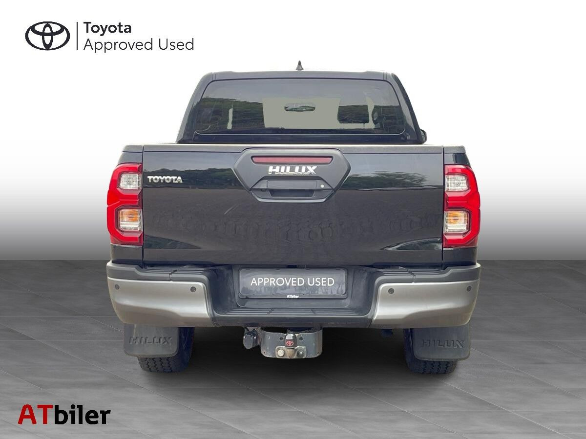 Sort Toyota HiLux fra 2022