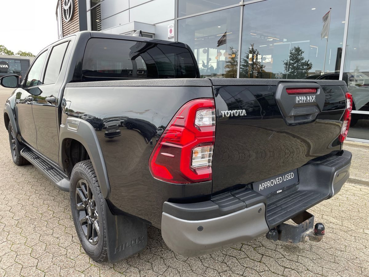 Sort Toyota HiLux fra 2022